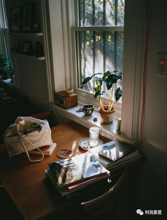 ▼ 不用多复杂, 做一顿简单的早餐, 放到厨房里靠窗的桌上, 伴着阳光