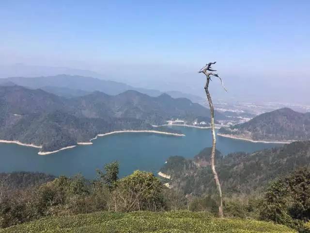 南山湖景,山水贵门绍兴嵊州贵门·更楼古道徒步2017年3月26日伴随着风