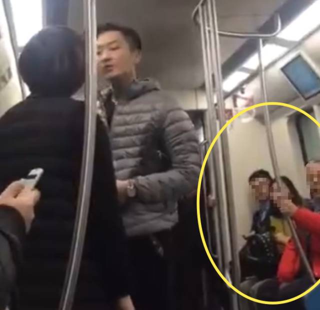 北京地铁骂人男彻底火了!但是网上却出现了不