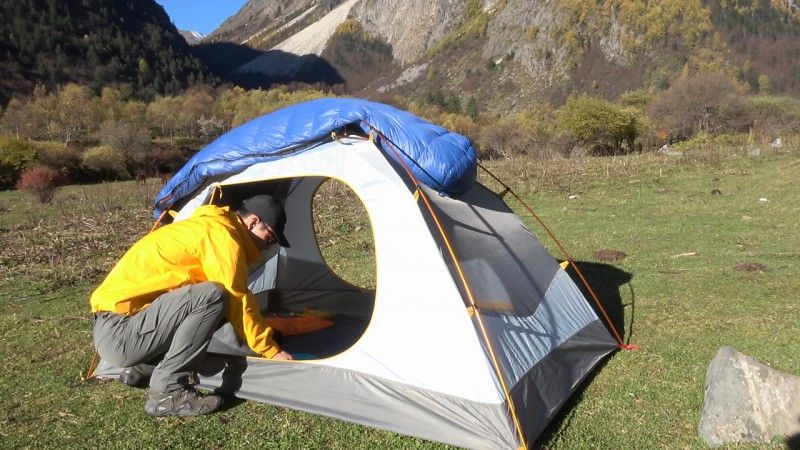 搭帐篷是野外生存的必须技能.