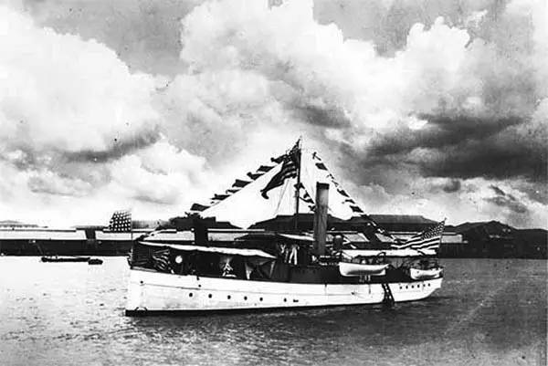 长江中的"萨马"号炮舰该舰于1887年11月在菲律宾的