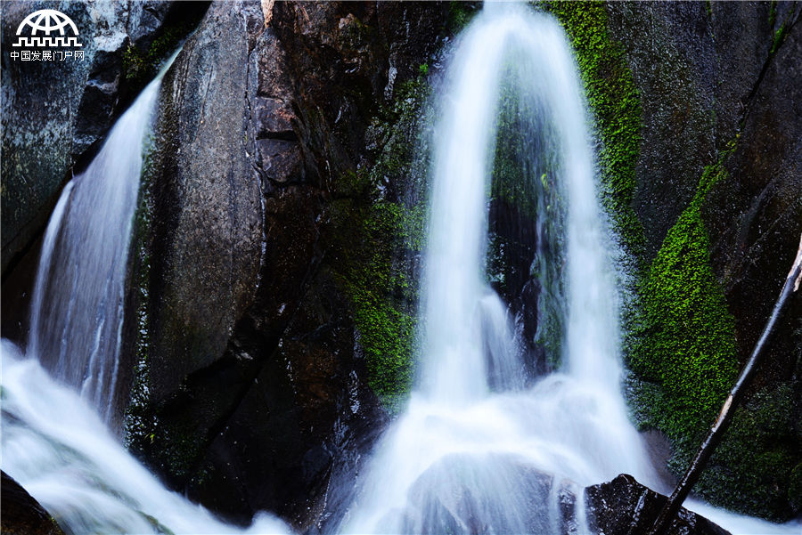 黄山:桃花溪水静静流