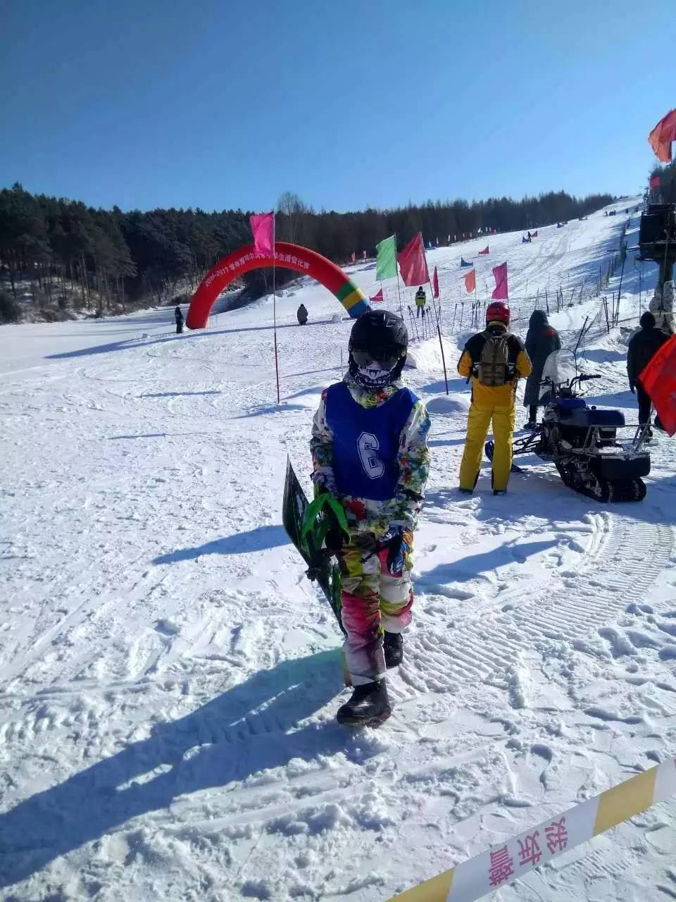 哈尔滨市中学生滑雪比赛:虹桥荣获全市第二名成绩!