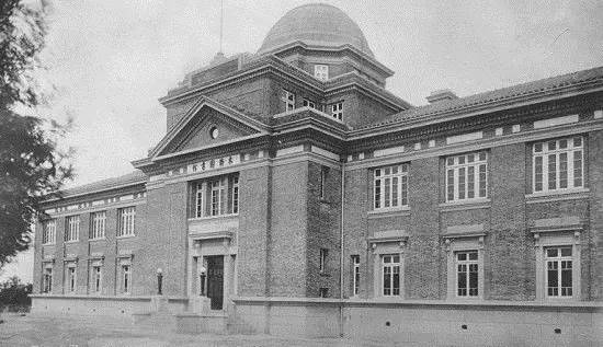 国立南开大学时期 1946年4月9日,教育部宣布南开大学改为国立, 张伯苓