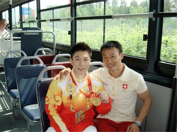 冠军前中国体操国家队队员、李宁师弟李东华的