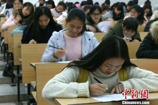 大学辅导员爱搭不理的怎么办_爱搭不理(2)