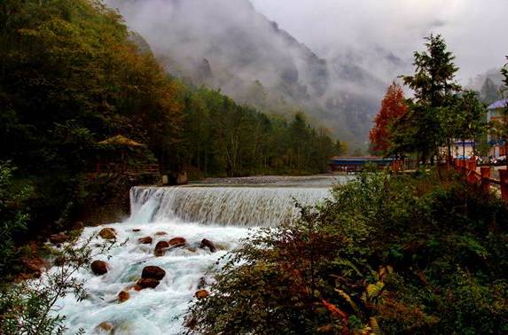 景区内风景优美,空气宜人,是不可多得的休闲旅游胜地.