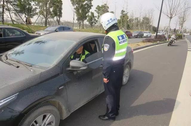 凤凰湖周边道路乱停车整治通告!小心被贴罚单