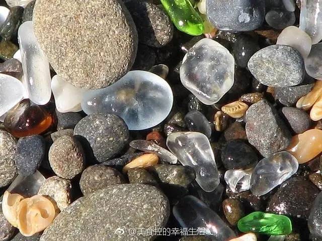 俄罗斯ussuri乌苏里湾的玻璃海滩.你看这里的鹅卵石像