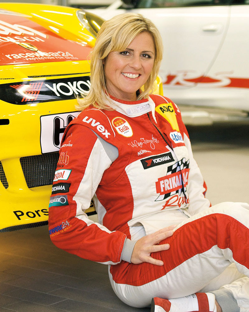 在2001年的达喀尔拉力赛中,德国女车手jutta kleinschmidt代表三菱