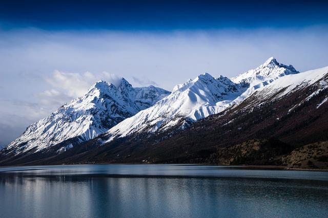 雪山,蓝天,青山绿水浑然一起,大美然乌湖!