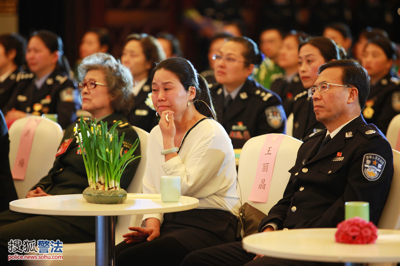 维吾尔族反恐英烈女儿如果有下辈子我当你妈妈