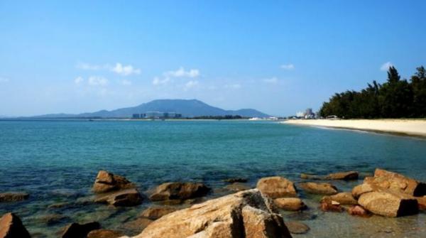 南湾猴岛生态旅游区 南湾猴岛的西边是美丽的南波湾,现在建成了海洋