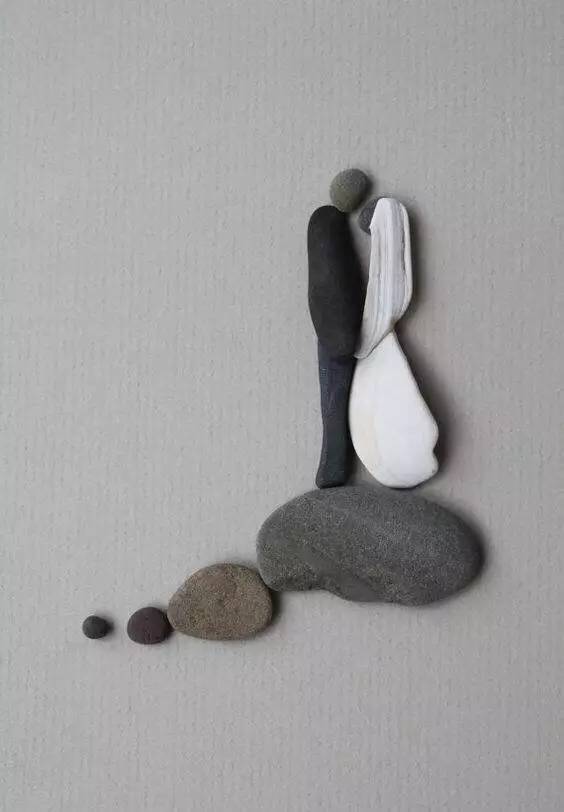 石头的艺术——鹅卵石拼接成的创意石头画