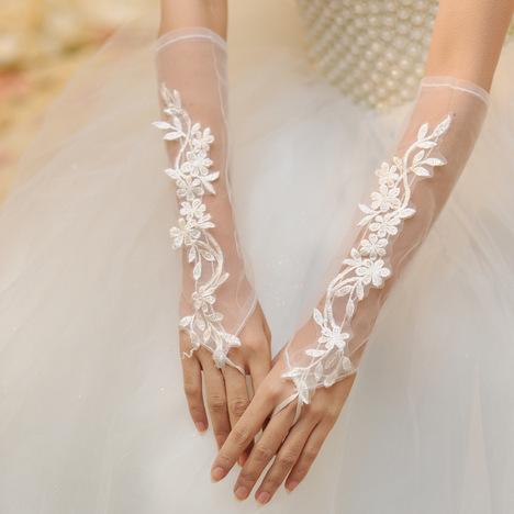 婚纱的手套_小女孩戴公主婚纱手套