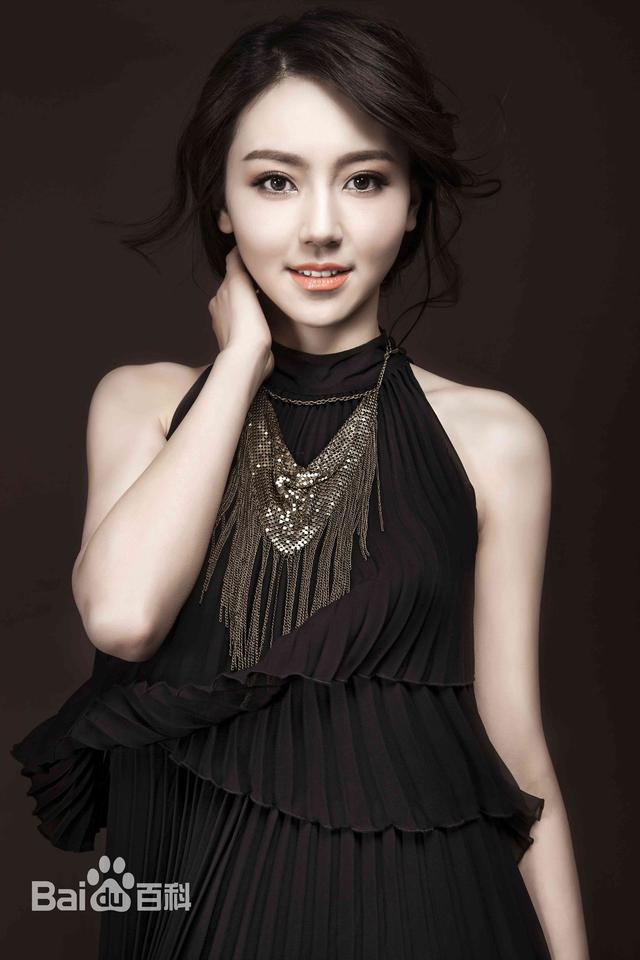 2007年《猎狐》饰演苏娅,同年在《珍珠》饰演角色黄美玲.