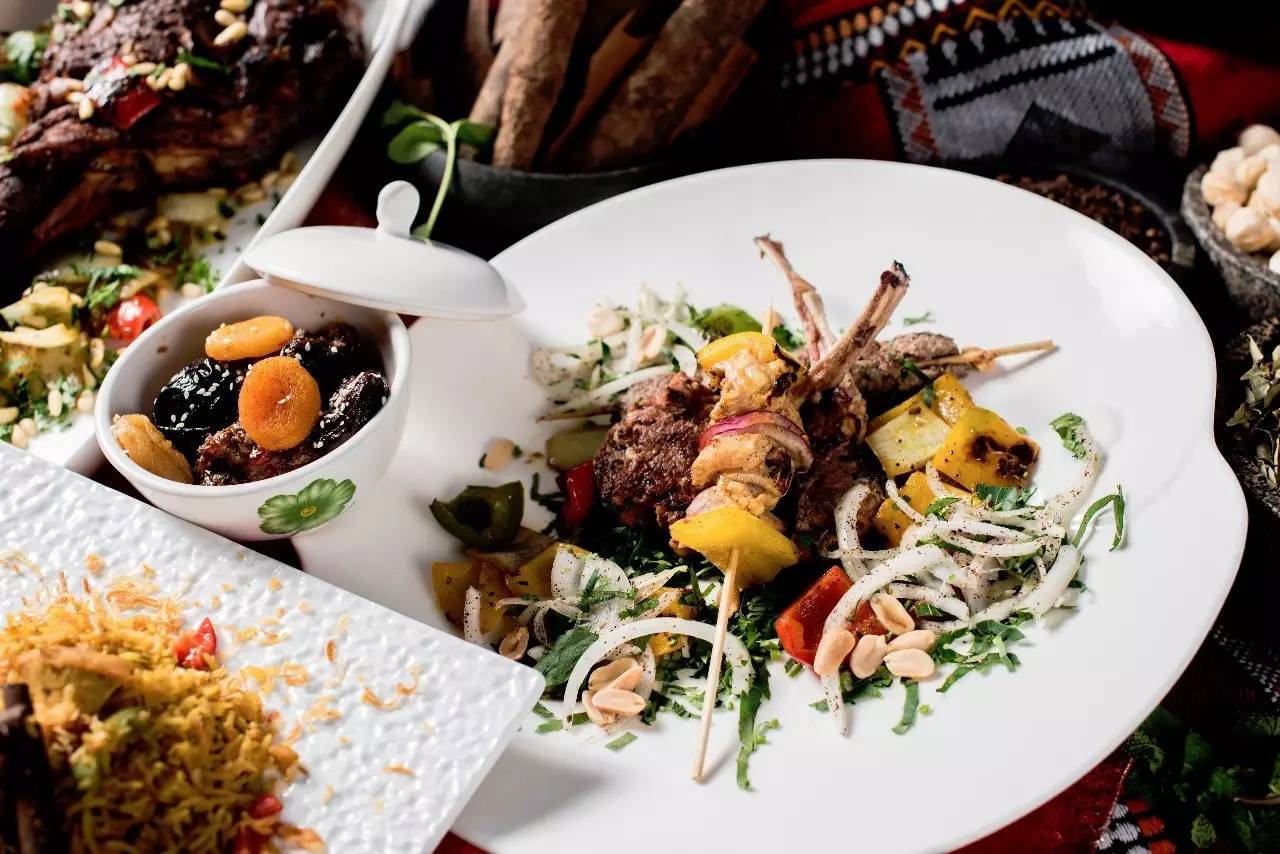 中东大厨玩转阿拉伯风情，五星美食任尔品尝，在广州还有比这更奢华的自助餐厅吗？