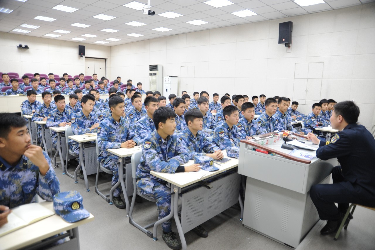 河南海军青少年航空学校本周日开放,我们在这里等你!