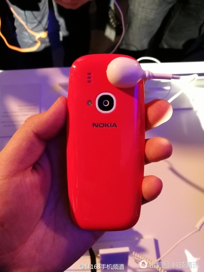 诺基亚3310 红色真机上手体验 拍照秒杀三星s