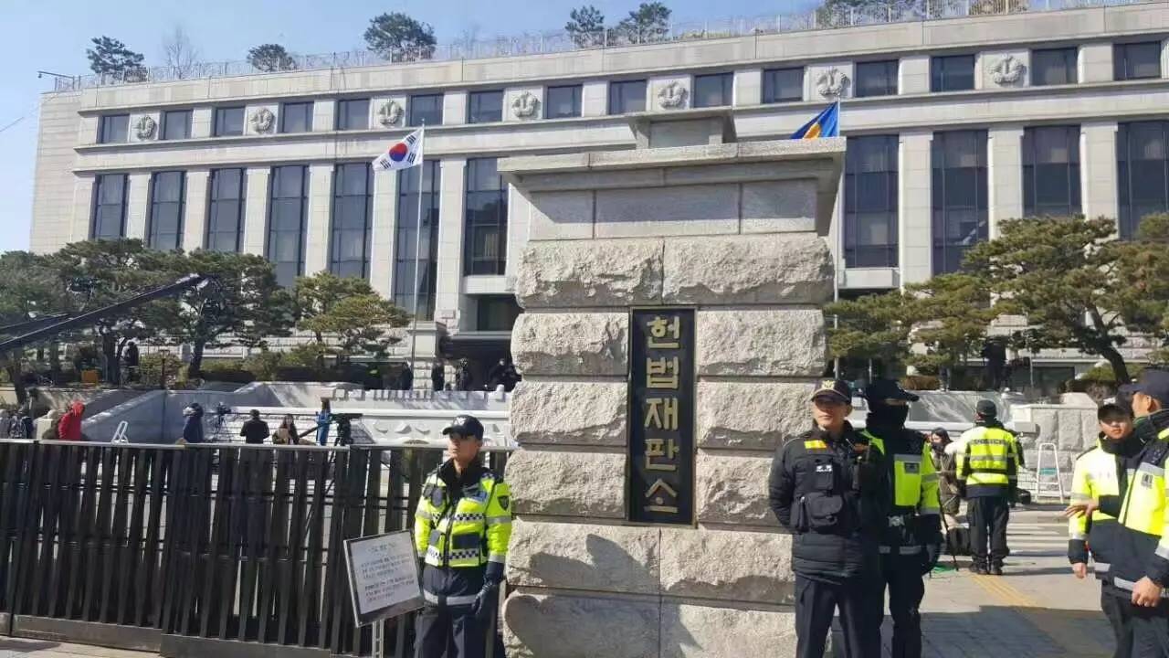 我在宪法法院门口见证了韩国历史上第一位总统被弹劾