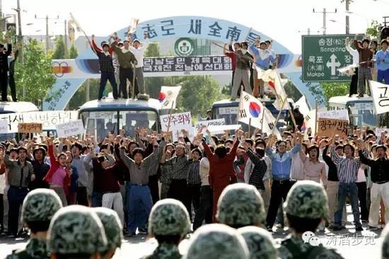 1980年5月14日,光州有3万学生与市民示威,599名学生和76名市民