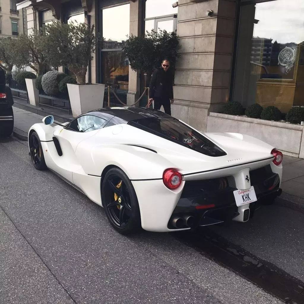 【跑车世界】白色法拉利laferrari & 奔驰g63 6x6