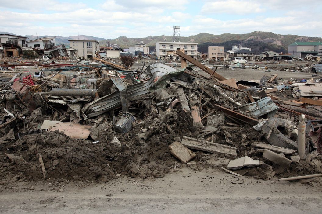 0级地震并引发海啸,造成重大人员伤亡和财产损失,这就是著名的3.