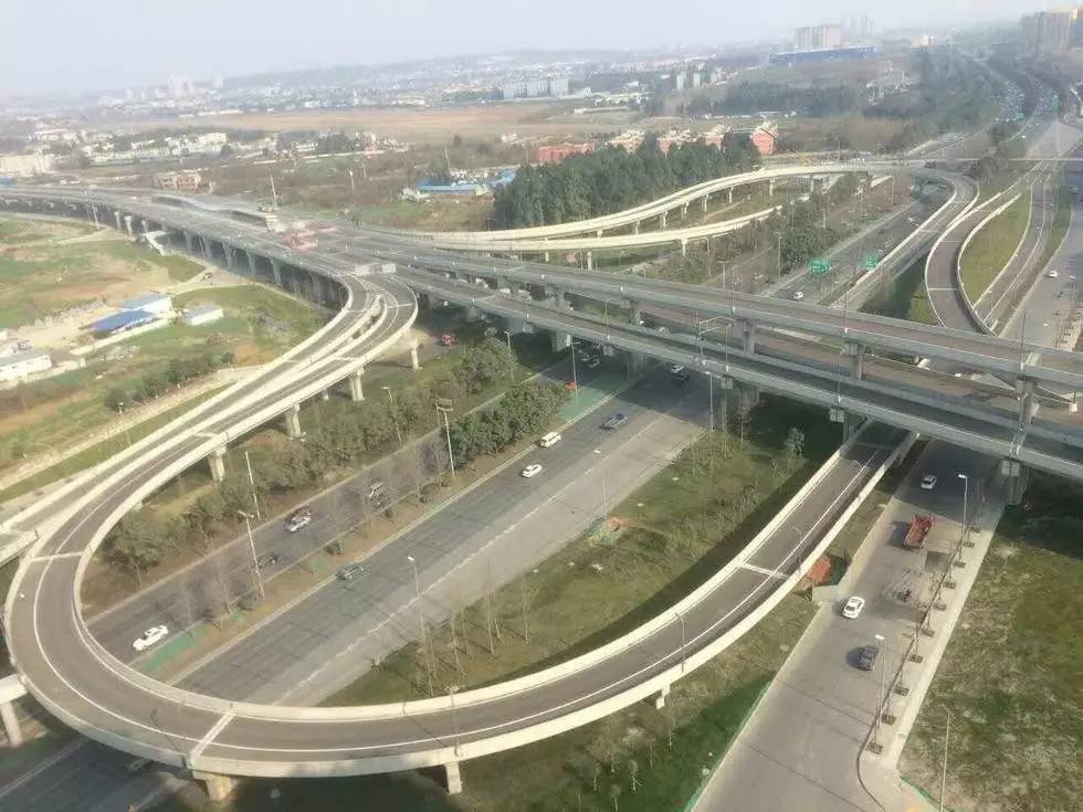 8公里,采用全线高架桥 底层道路的形式,项目总投资额33.2亿元.