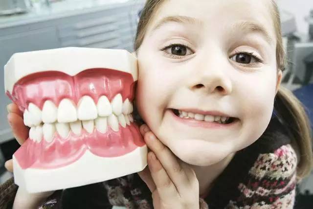 粘结性树脂,以保护牙釉质不受细菌及代谢产物侵蚀,增强牙齿抗龋能力
