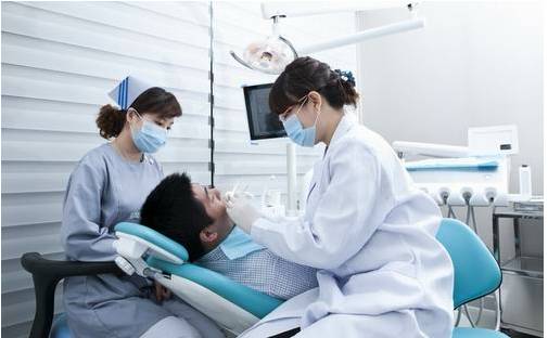 【专家在线】口腔种植术后患者该如何正确护理