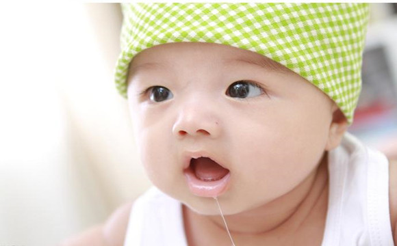 宝宝频繁吐奶时应该怎样调理?