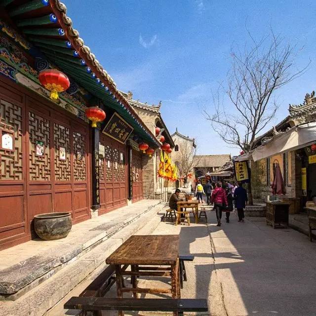 有位曾担任咸阳市旅游局局长的领导就介绍说,袁家村这个坐落于古城