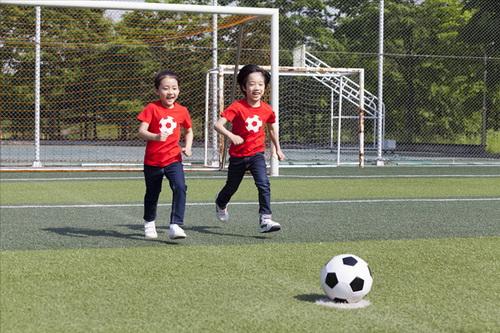 幼儿园首部足球教材,培养孩子足球兴趣