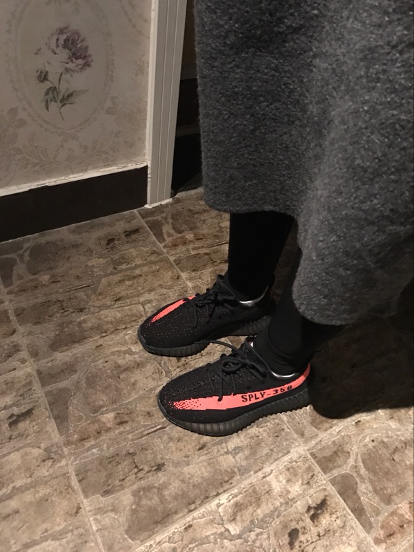 yeezy350黑粉怎么搭_yeezy350尺码对照表