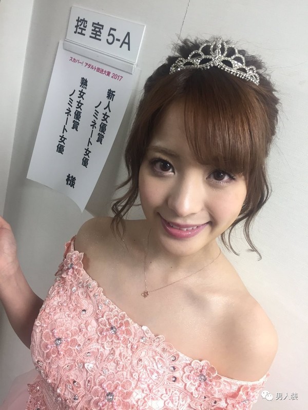 桃乃木かな在后台古川伊织,桃乃木かな和三上悠亚去年的赢家初美沙希