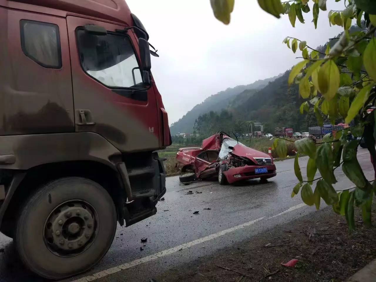 桂林今天发生的这起惨烈车祸,一货车司机说出