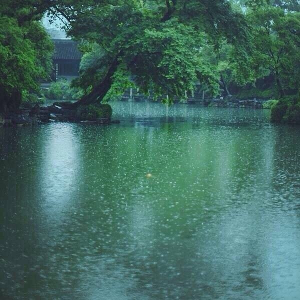 小楼一夜听春雨品图