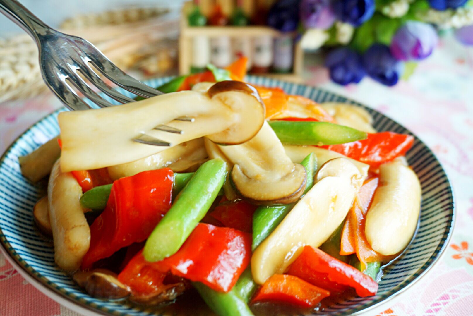 适合夏季吃的素菜小炒，营养丰富，清淡味美，简单几步就能做好_做法