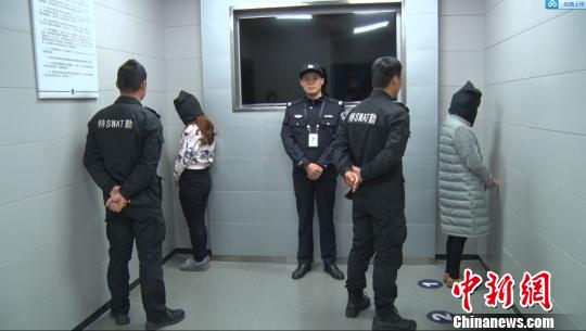 浙江淳安警方抓获"酒托"团伙 12人被刑事拘留(组图)