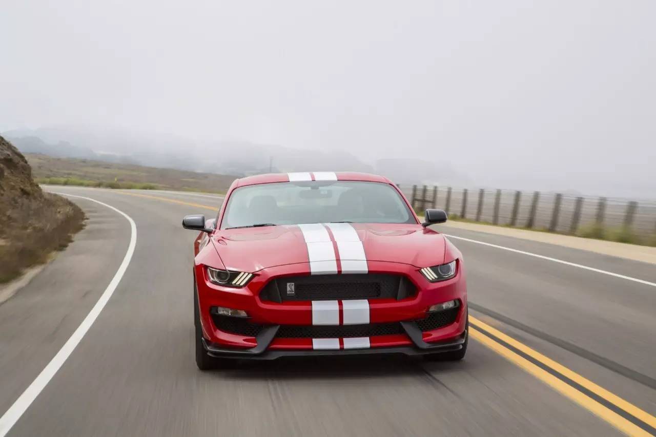 红色眼镜蛇2016福特mustangshelbygt350