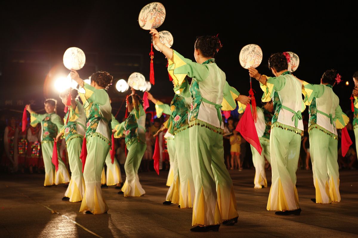 荣容内衣广场舞视频