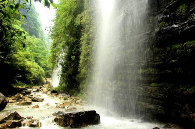 旅游 正文 地址:黔南州龙里县城南 自驾参考:贵阳—龙洞堡大道—贵龙