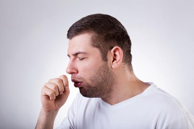 声带息肉一个多月后常常犯喉咙痛发炎怎么办?