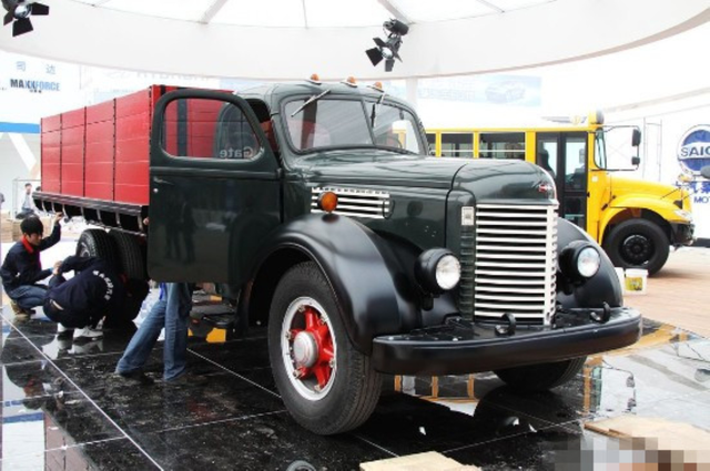 本身也是山寨于美国的万国牌中型卡车——kr11,可以说,中国第一辆汽车