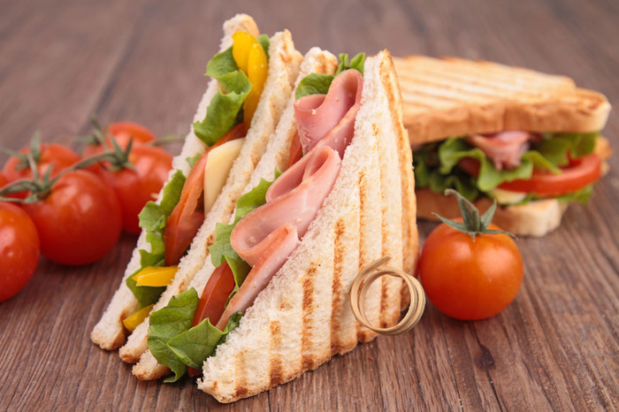 超简易快手三明治来袭，让你的早晨快到飞起来！