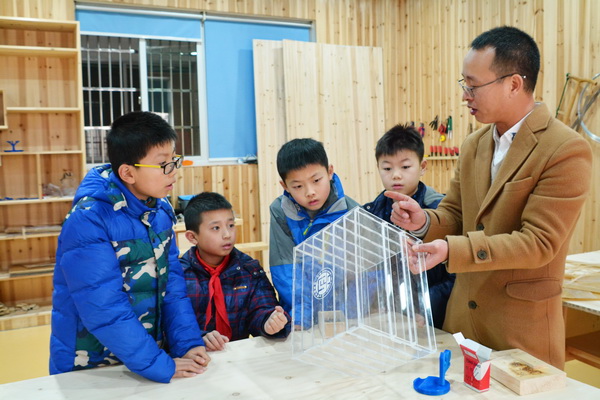 义乌市关工委主任朱恒兴表示"此次的科普教育进校园活动,是为了让