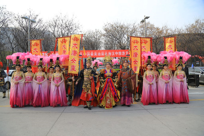 女皇武则天饯行:西安百辆自驾车畅游汉中油菜