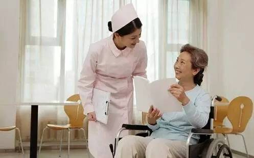 高龄老人医疗费用增加 筹资和服务供给难题待