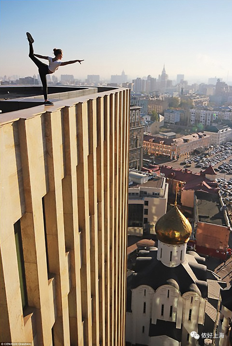 一对俄罗斯情侣,居然在上海各大高楼楼顶.