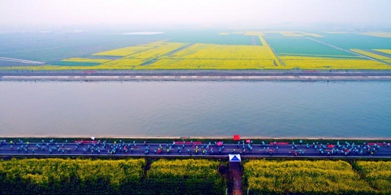 湖北沙洋运河首届国际半马赛鸣枪开跑